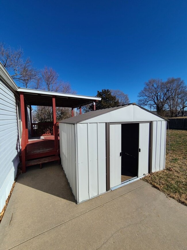 Building Photo - Newer 2 Bed 1 Bath Mobile Home