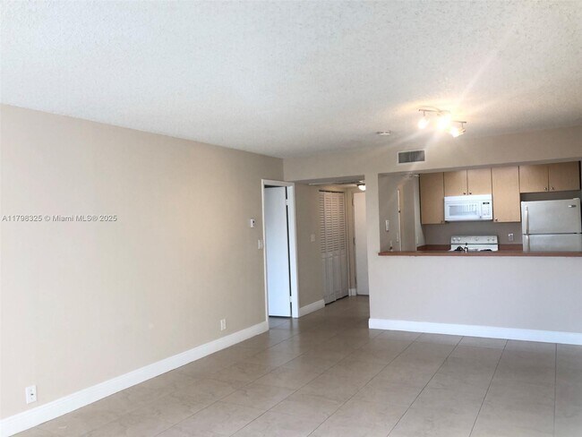 Building Photo - 8160 Geneva Ct