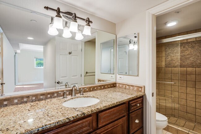 Building Photo - Beautiful 2 Bedroom 2 Bathroom Condo in La...