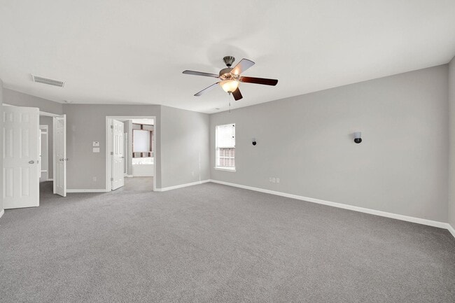 Building Photo - Stunning 6 Bed 3.5 Bath Home in Davidson!