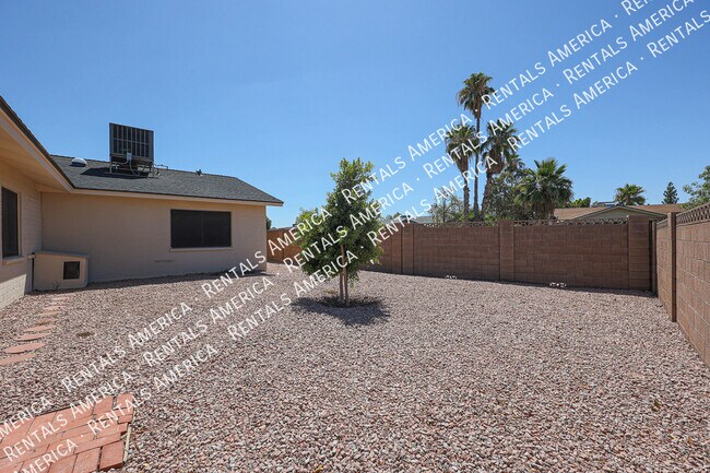 Building Photo - 1360 W Esplanade St