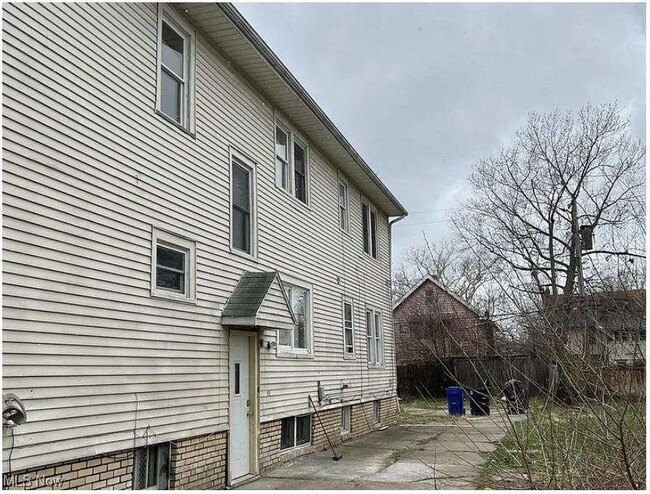 Building Photo - 3594 E 153rd St