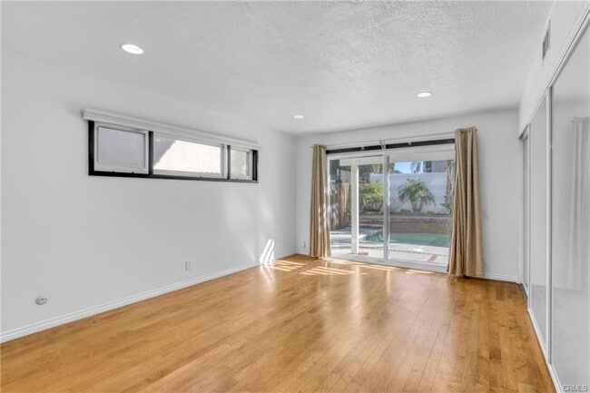 Building Photo - 10206 Nevada Ave