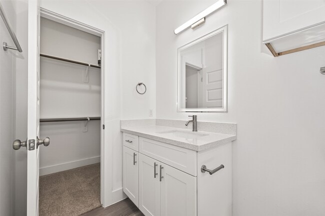 Building Photo - 5304 Lynnfield St