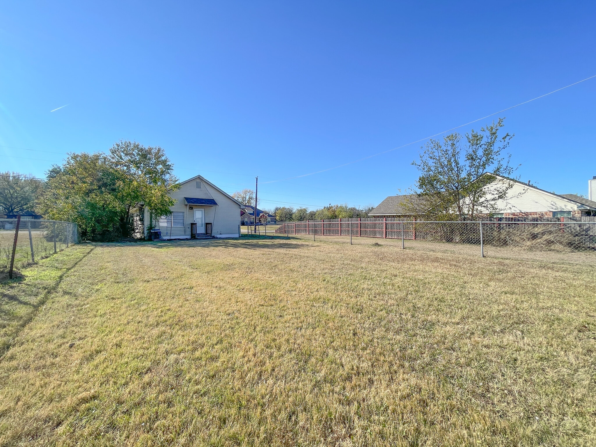 Building Photo - 715 N Bunker Dr