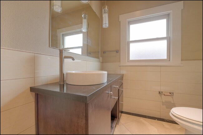 Building Photo - 1420 Hawthorne St