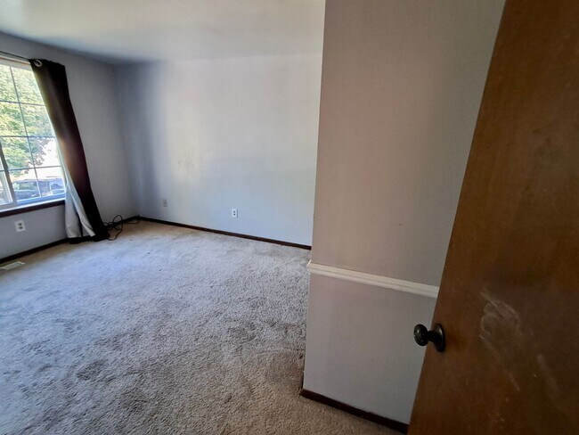 Building Photo - 4-Bedroom Colonial in Grand Blanc – Spacious & Move-In Ready!