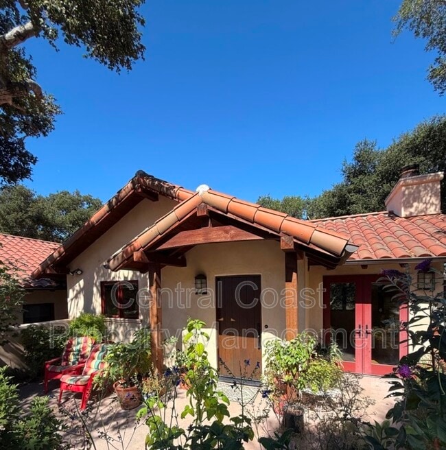 Building Photo - 66 E Carmel Valley Rd