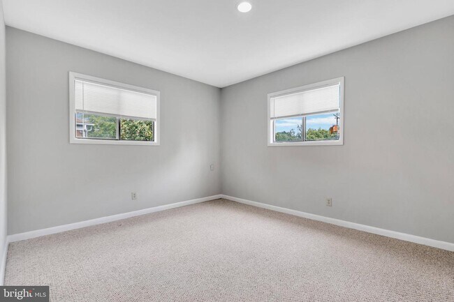 Building Photo - 208 Skyhill Rd