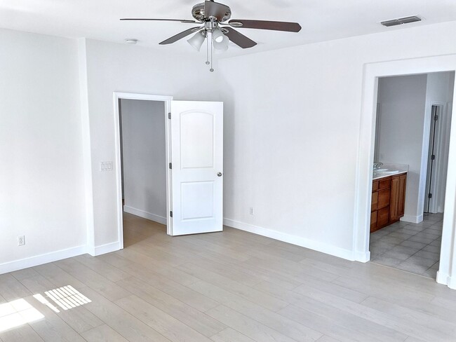 Building Photo - Stunning Newly Remodeled 4-Bed, 3-Bath Hom...