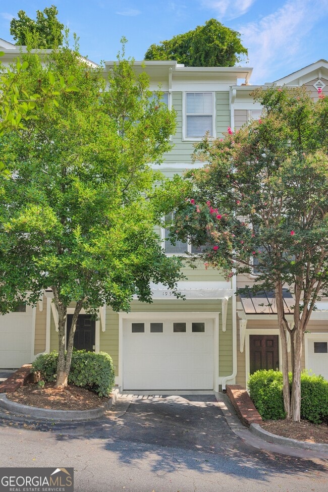 Building Photo - 1953 Sterling Oaks Cir NE