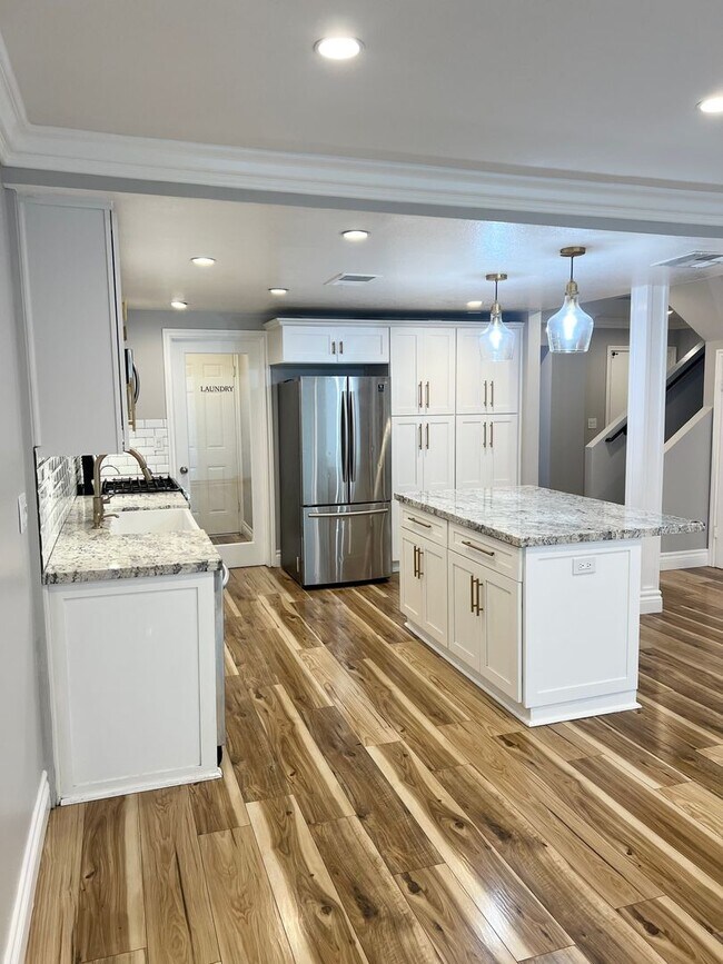 Building Photo - 4 Bed/ 3 Bath Yorba Linda Home with 2 Car Garage