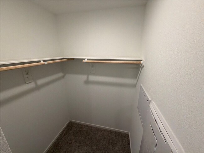 Building Photo - 930 Pertuso Ln