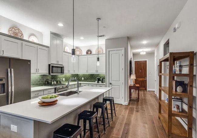 Building Photo - 5015 Meridian Ln