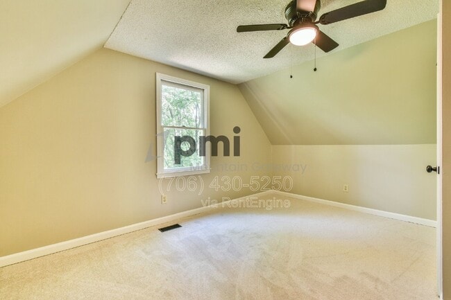 Building Photo - 135 Beacon Hl Dr