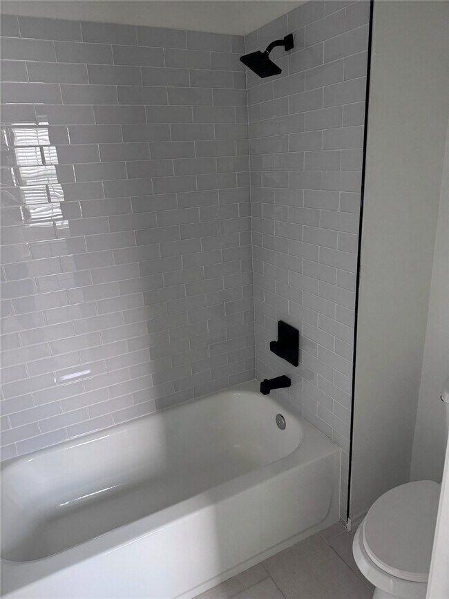 Building Photo - 5508 Oakmont Villas Dr