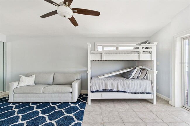 Building Photo - 2822 W Vina Del Mar Blvd