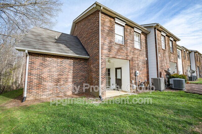 Building Photo - 2104 Sardony Ln