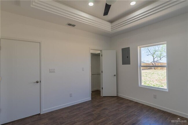 Building Photo - 14 N Sugar Bear Dr
