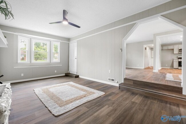 Building Photo - 2017 Shady Ln Dr NW