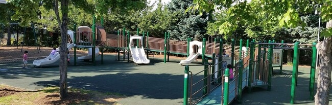 Building Photo - 1 Bedroom with den/family room *Special Half months free month