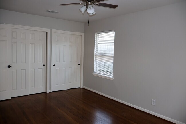 Building Photo - 9613 Westview Dr