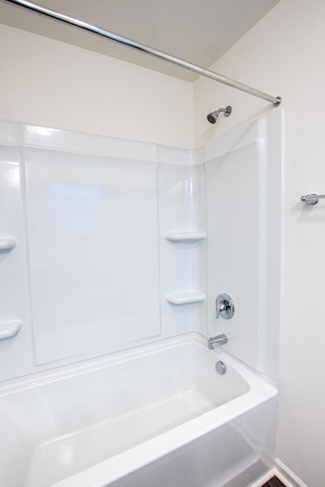 Building Photo - BEAUTIFUL 2 Bedroom Townhome in Midland - January Move In Special 1 Month Free