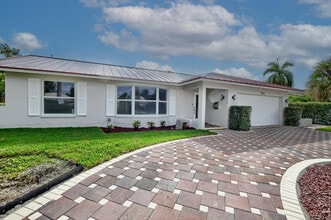 Building Photo - 800 W Camino Real