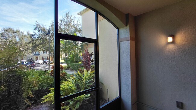 Building Photo - 3 Bedroom, 2 Bath Condo in Lakeside at Lak...