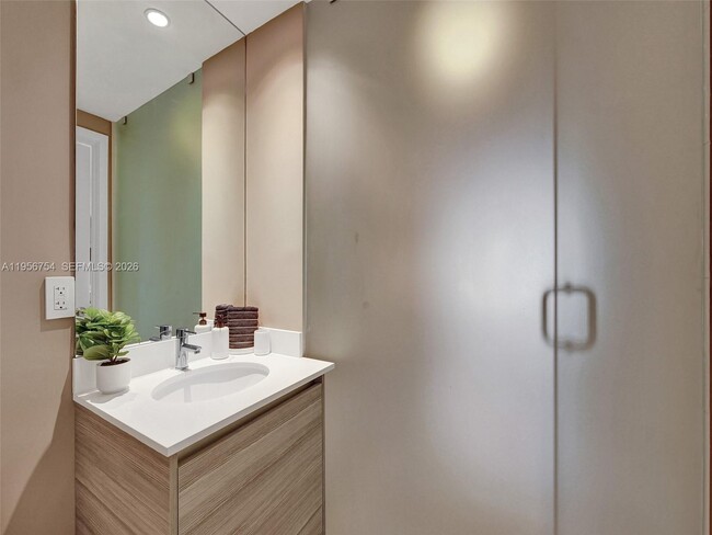 Building Photo - 121 NE 34th St