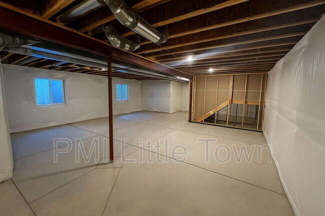 Building Photo - 8734 Middle Frk St