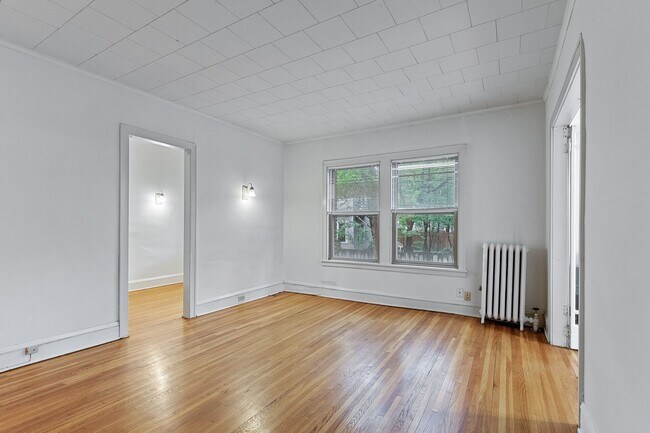 Building Photo - 2216 Harriet Ave