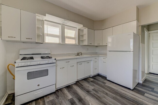 Building Photo - 3953 Tholozan Ave