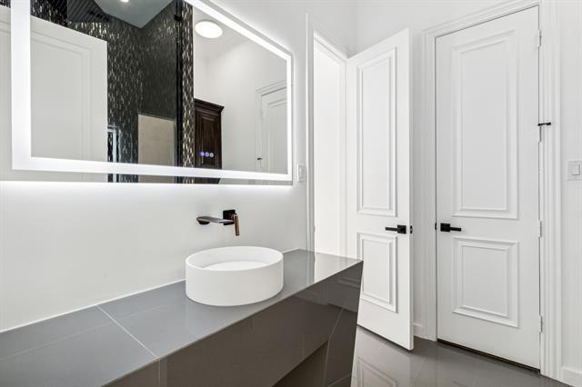 Building Photo - 1229 Strathmore Dr