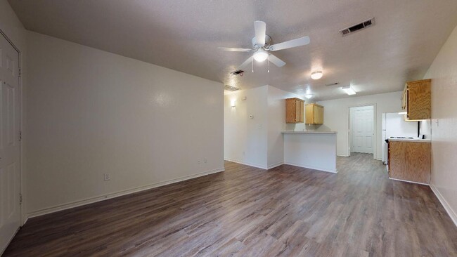 Building Photo - Duplex located in the quite area of Bryan