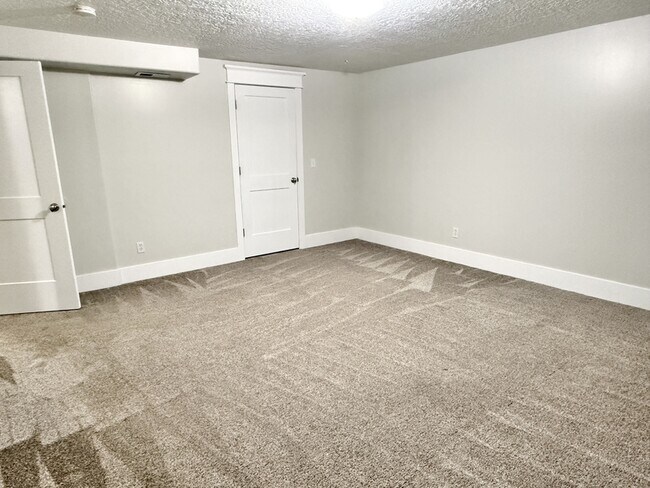 Building Photo - 1729 Colchester Ct