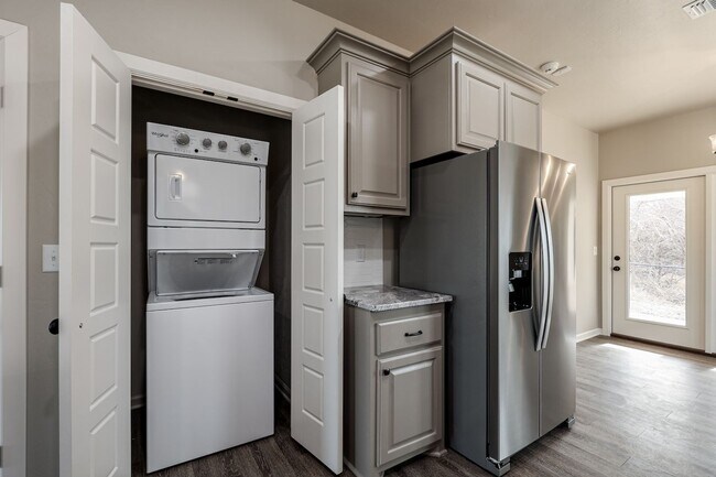 Building Photo - 5712 Campbell Creek Dr