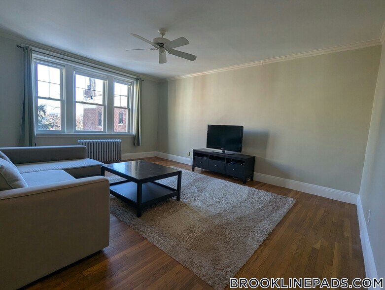 Building Photo - 52 Babcock St