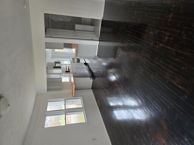 Building Photo - 226 N Maple St