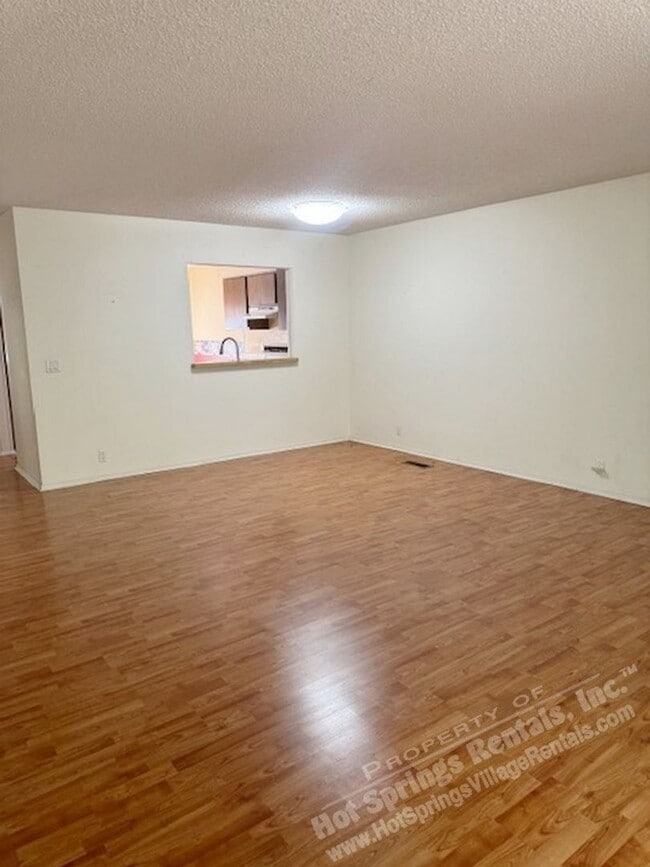 Building Photo - LaCoruna Courts | Townhome | Unfurnished