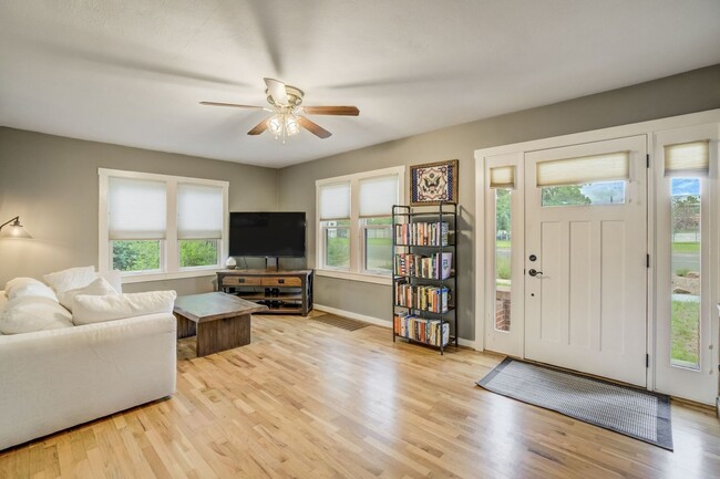 Building Photo - Main Level Living Near UC Health and Olymp...