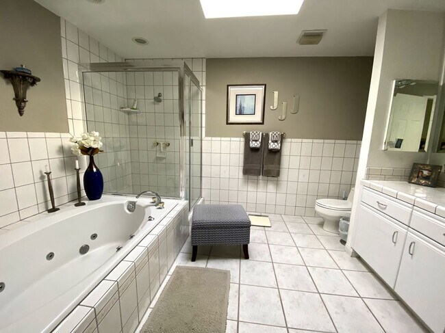 Building Photo - 3 bed 2 1/2 bath home single story home in Woodland Hills!
