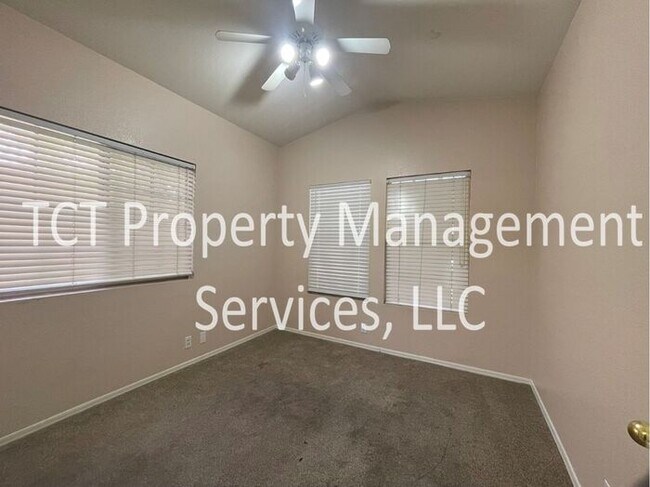 Building Photo - Charming 4 Bedroom in Great Location!