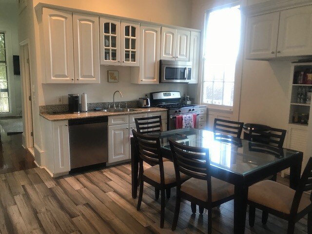 Building Photo - 5221 Magazine St