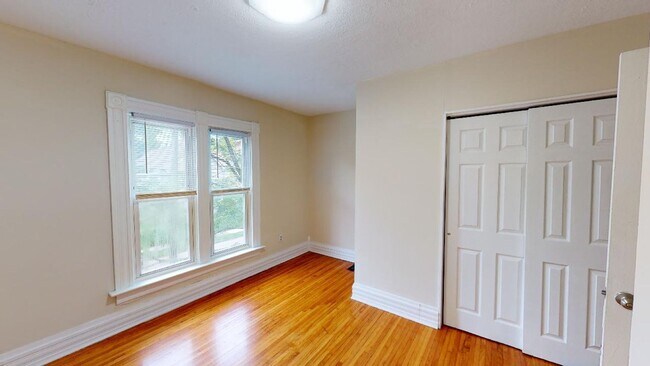 Building Photo - 2528 Deming Ave