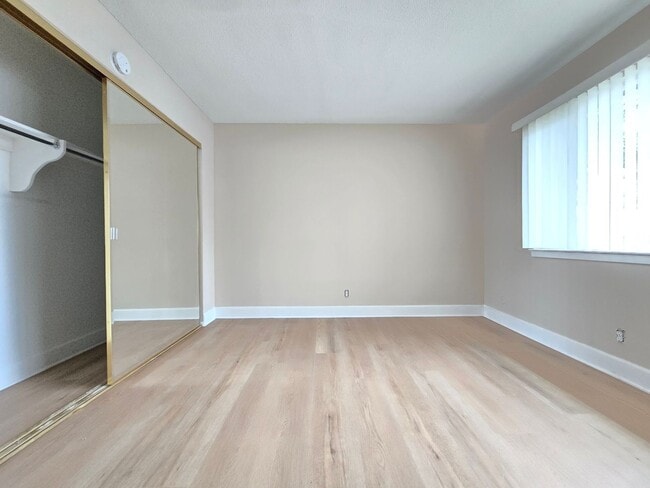 Building Photo - Henderson