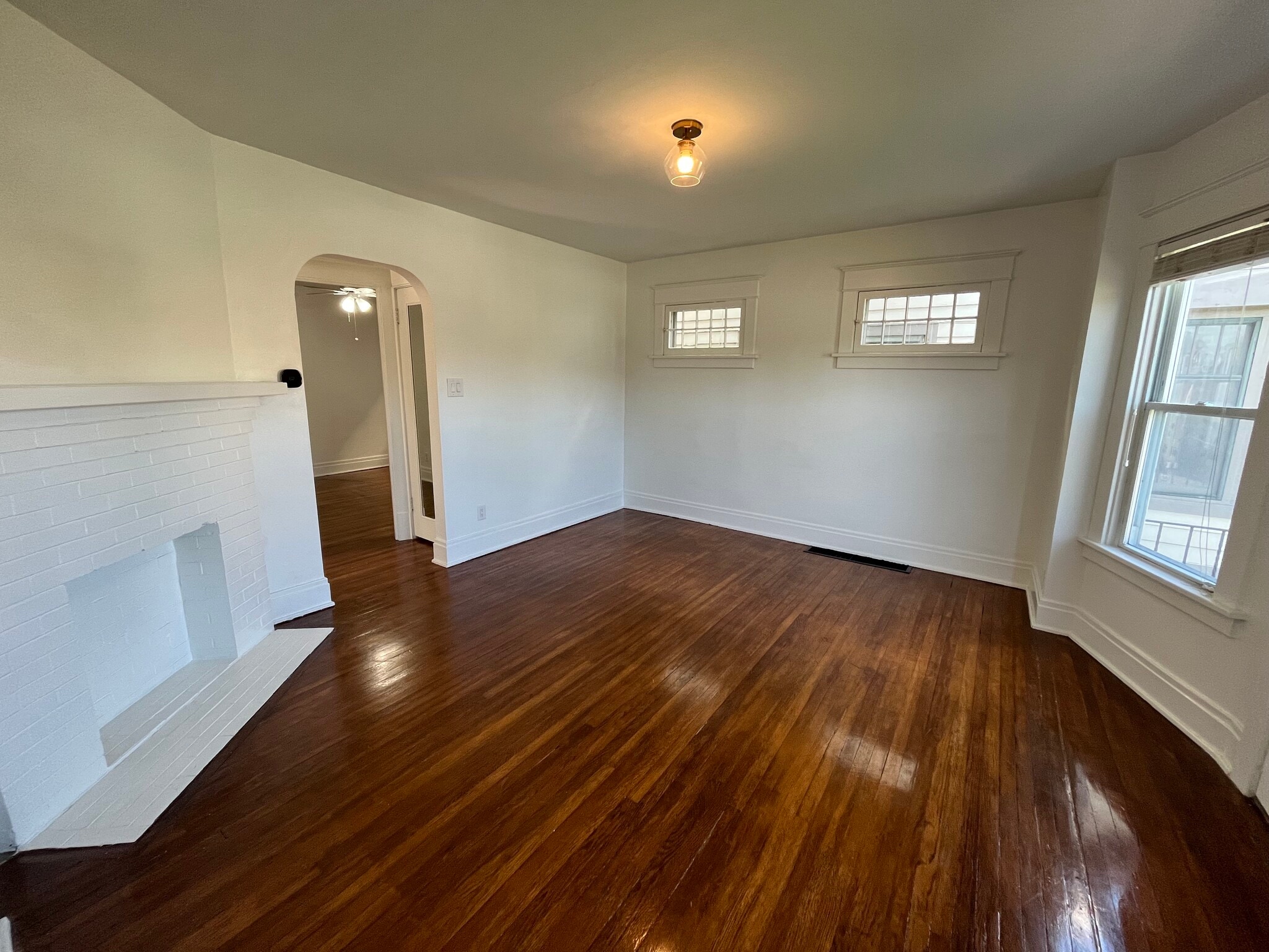 Building Photo - 1899 Hertel Ave