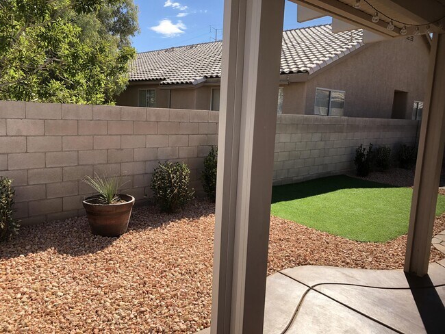 Building Photo - 198 Crown Imperial St