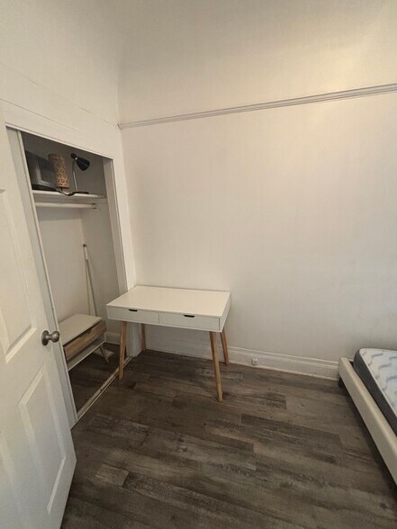 Building Photo - 2515 S Catalina St