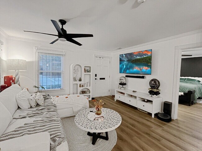 Building Photo - 429 Montgomery St